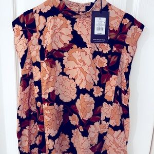 Floral top great for work